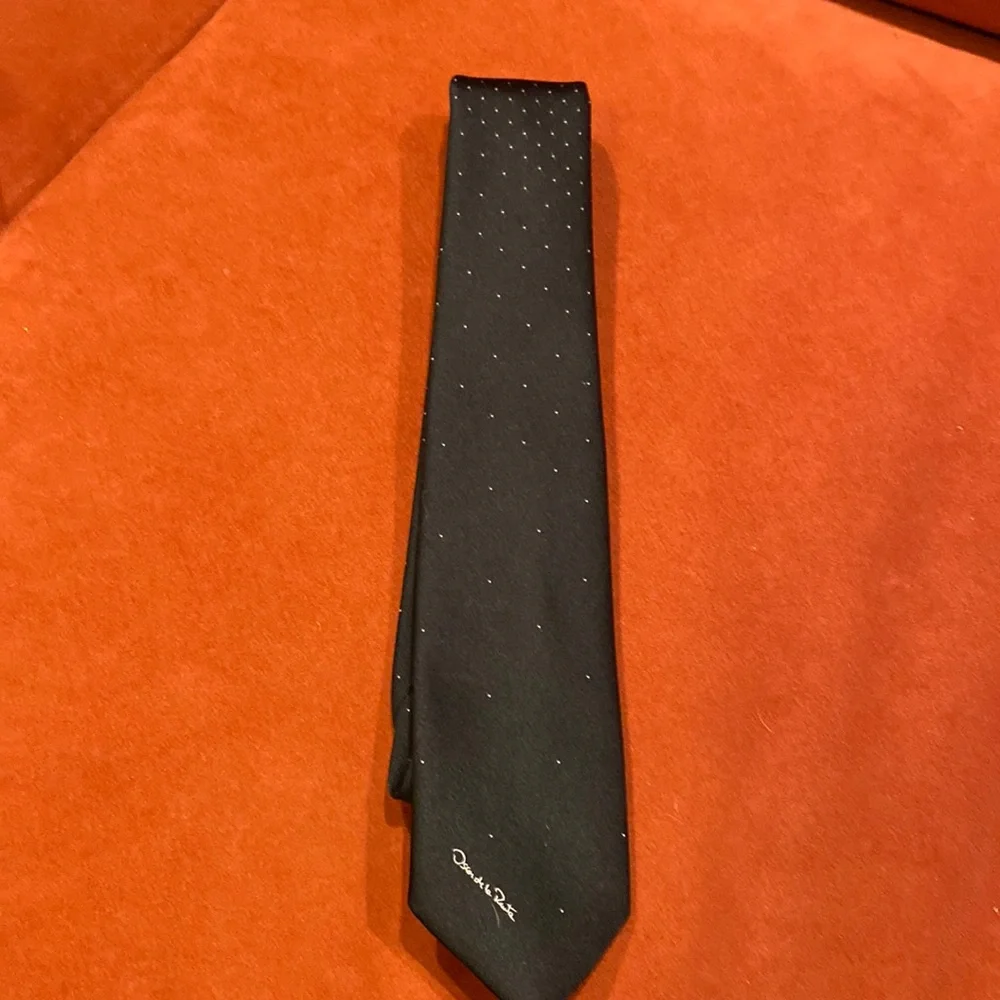 EUC Oscar de la Renta tie